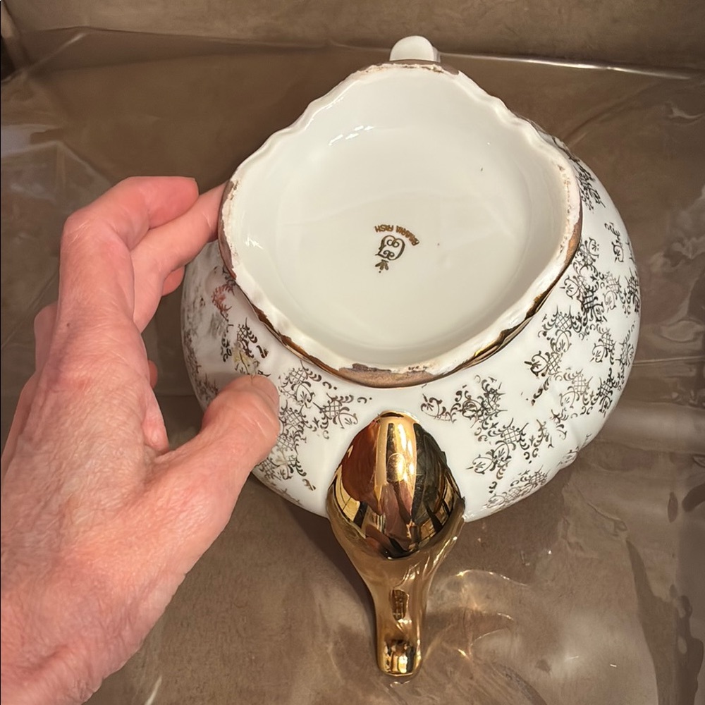 Bavaria Fash Elegant Gold and White Teapot - Picture 9 of 11